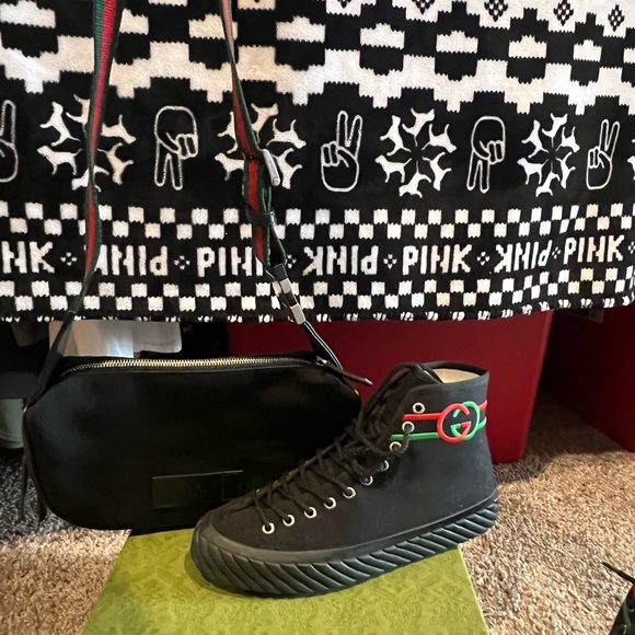 Gucci Black High-Top Sneakers with matching bag - Picture 6 of 16